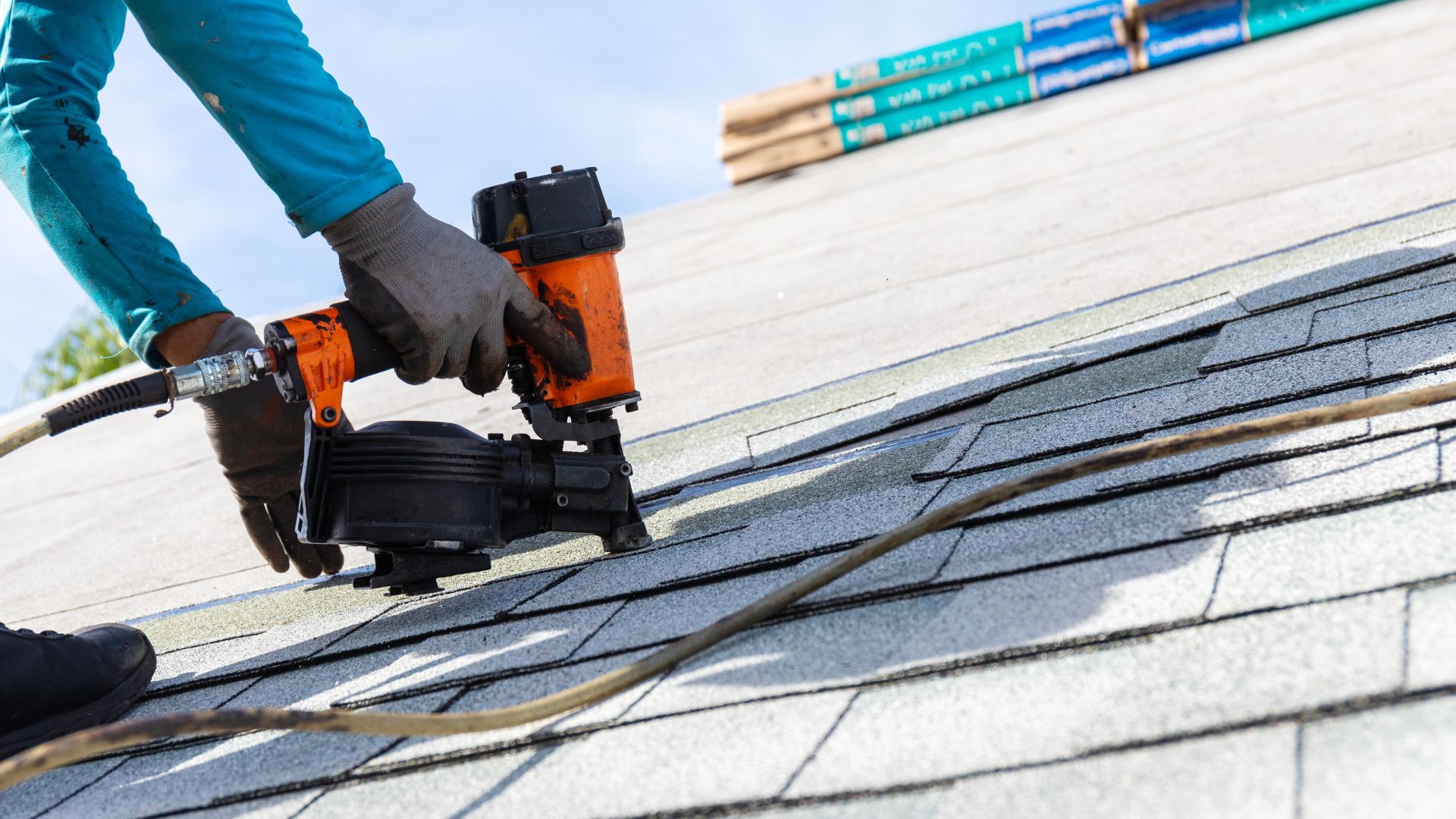 Professional roof installation services by RoofingExpert.us for residential and commercial properties, including new roof installation, roof replacement, asphalt shingle roofing, and complete roofing systems.